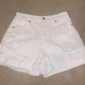 White denim American eagle curvy mom short size 2